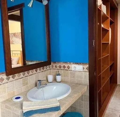 ** Baltur ** Town * Famara